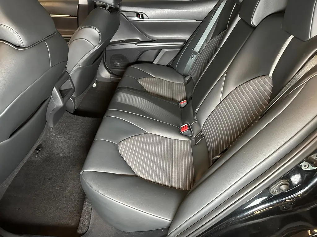 Toyota Camry photo 21