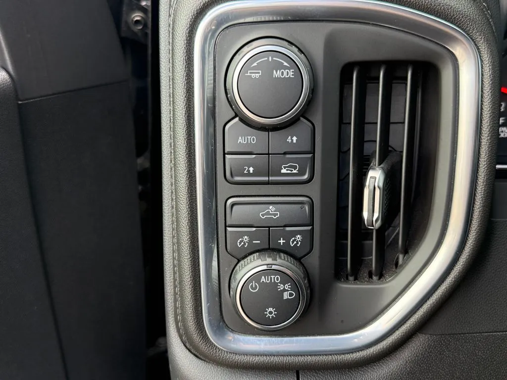 Chevrolet Silverado photo 17