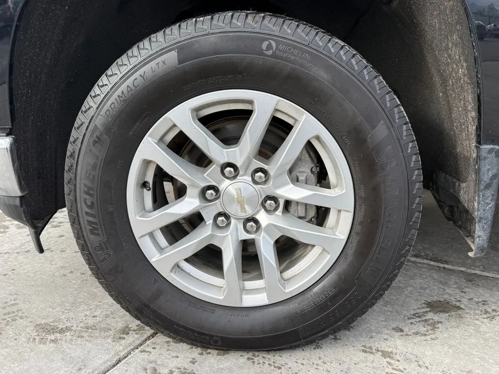 Chevrolet Silverado photo 23