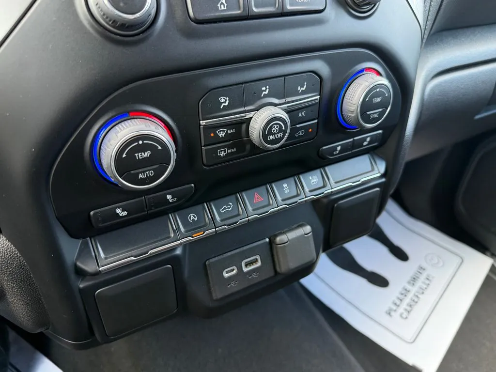 Chevrolet Silverado photo 15