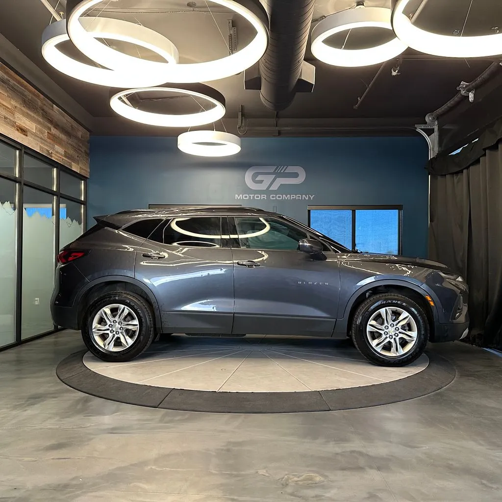 Chevrolet Blazer photo 2