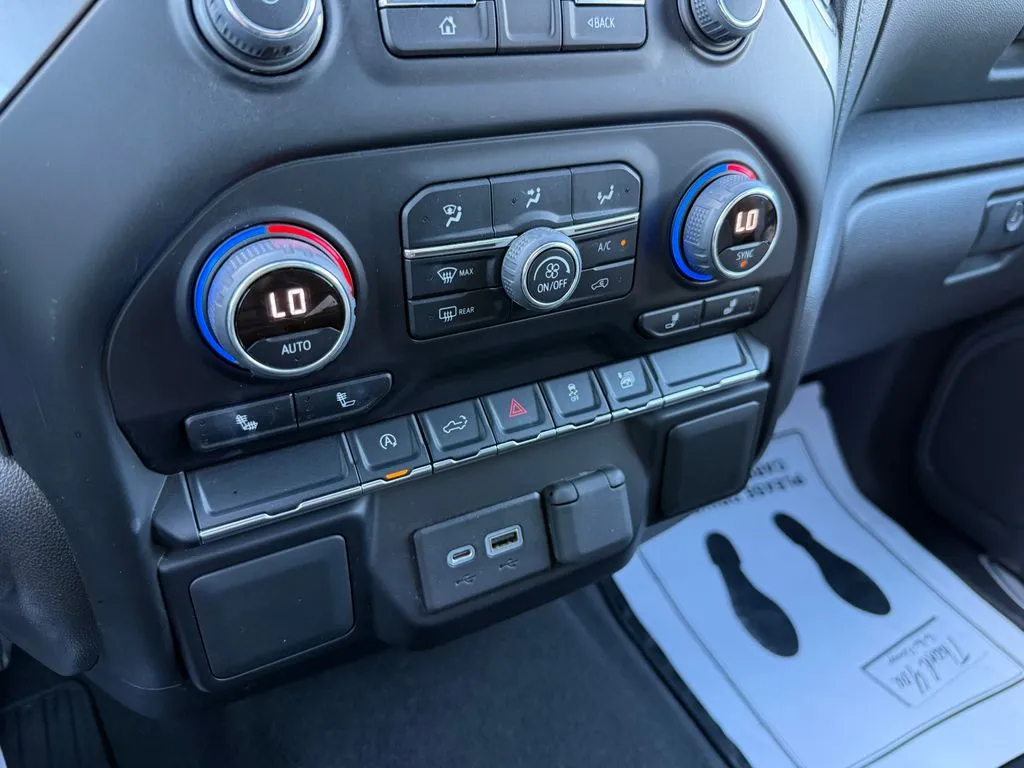 Chevrolet Silverado photo 15