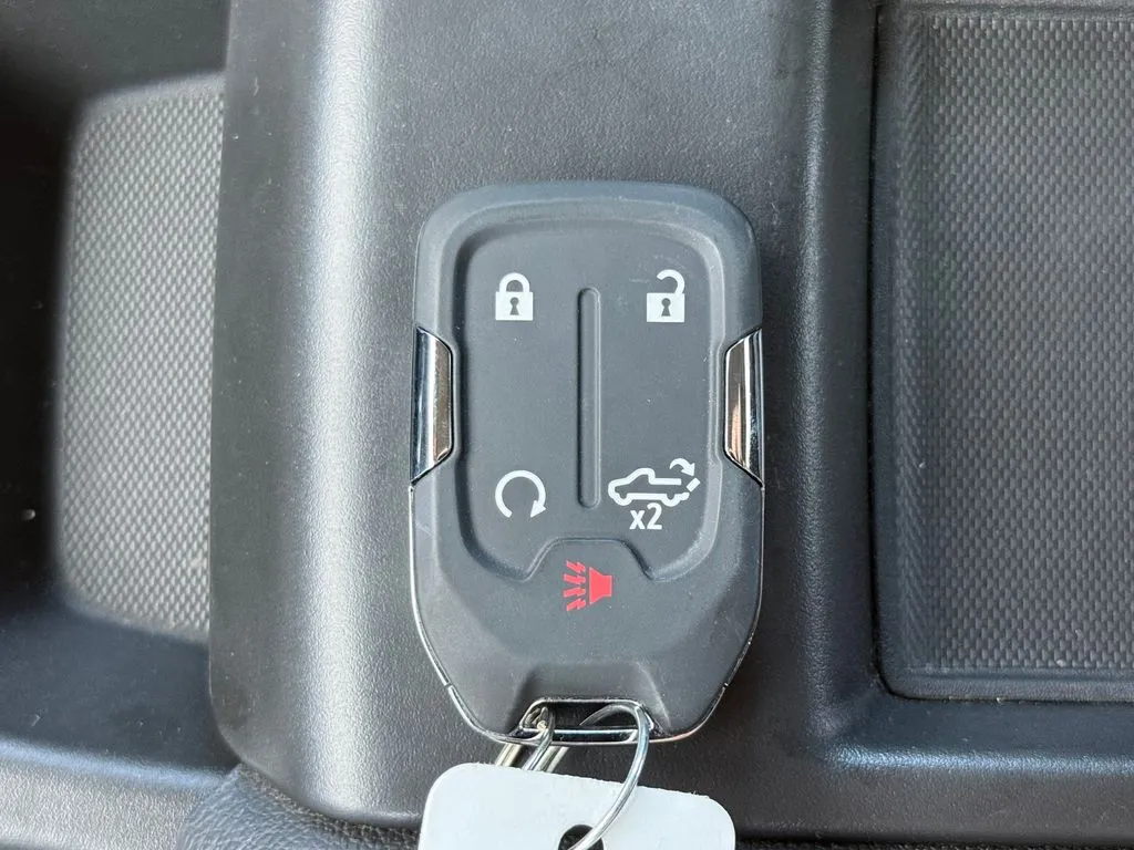Chevrolet Silverado photo 16