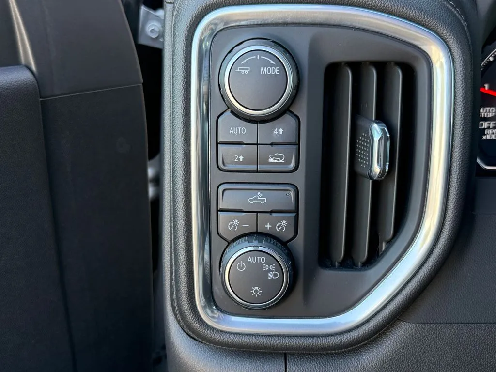 Chevrolet Silverado photo 17