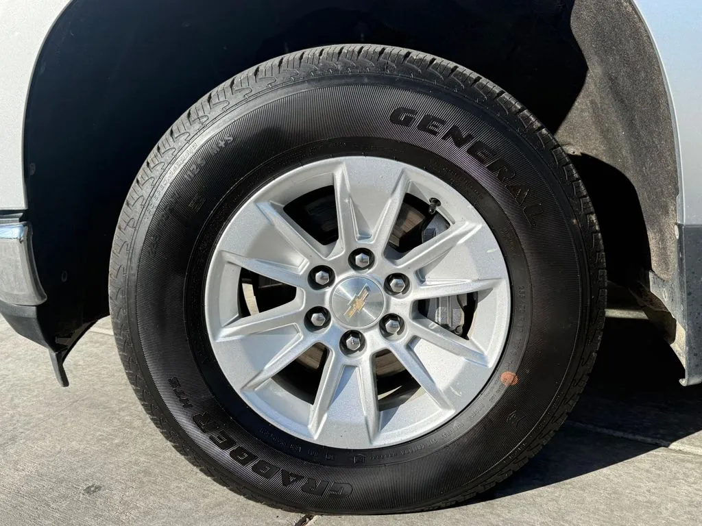 Chevrolet Silverado photo 24