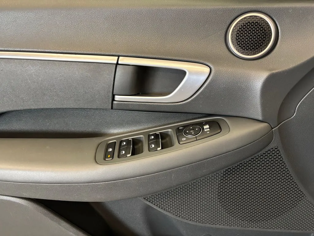 Hyundai Sonata photo 19