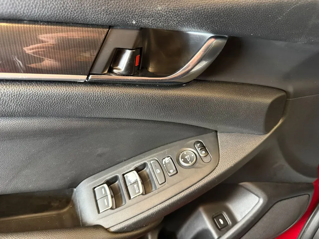 Honda Accord photo 19