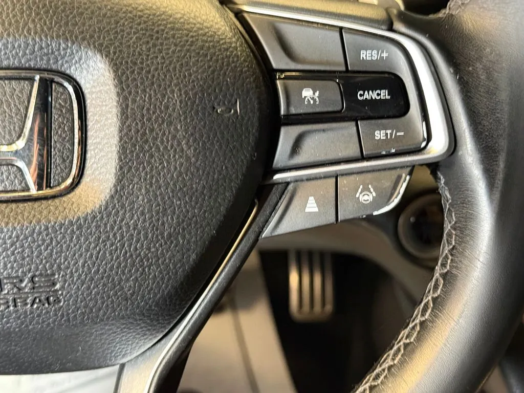Honda Accord photo 12