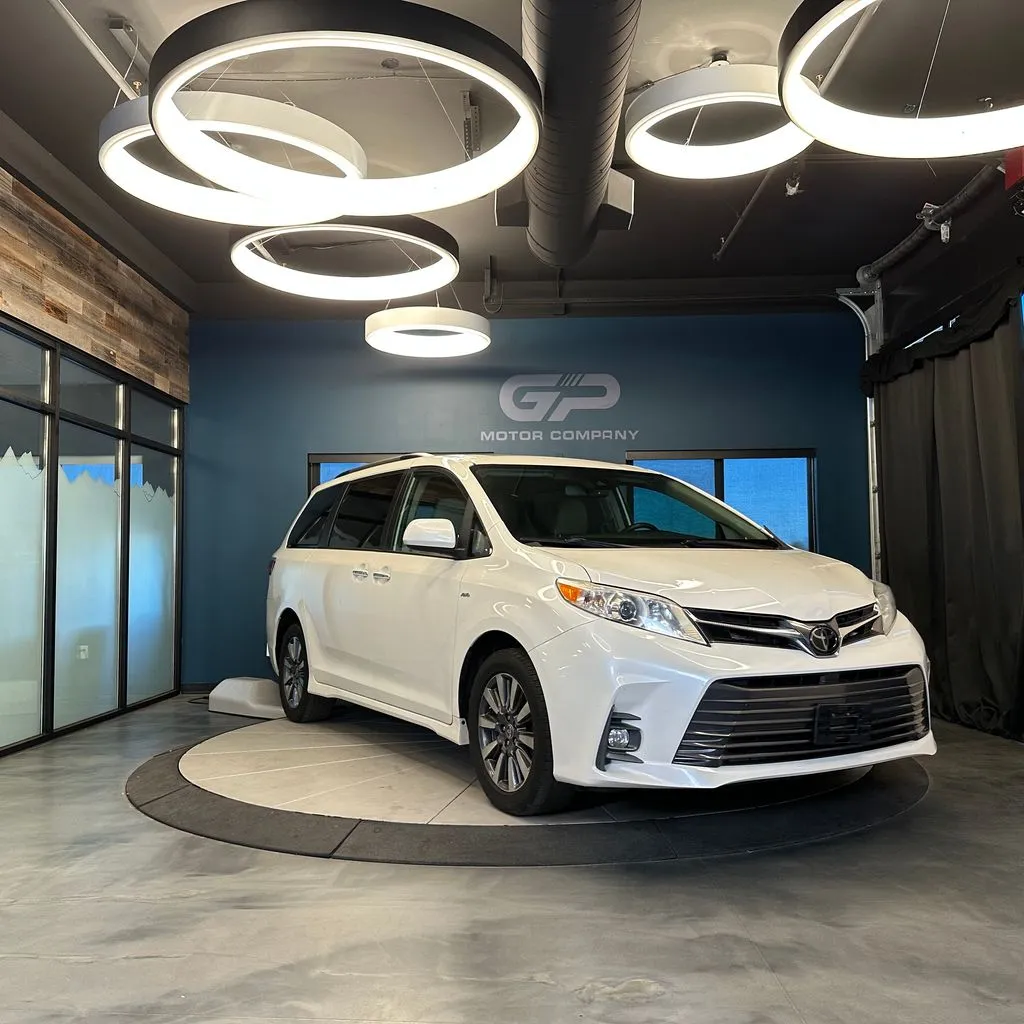 2020 Toyota Sienna XLE V6 AWD 7-Passenger's photo