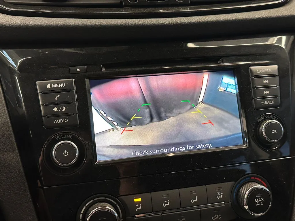 Nissan Rogue Sport photo 14