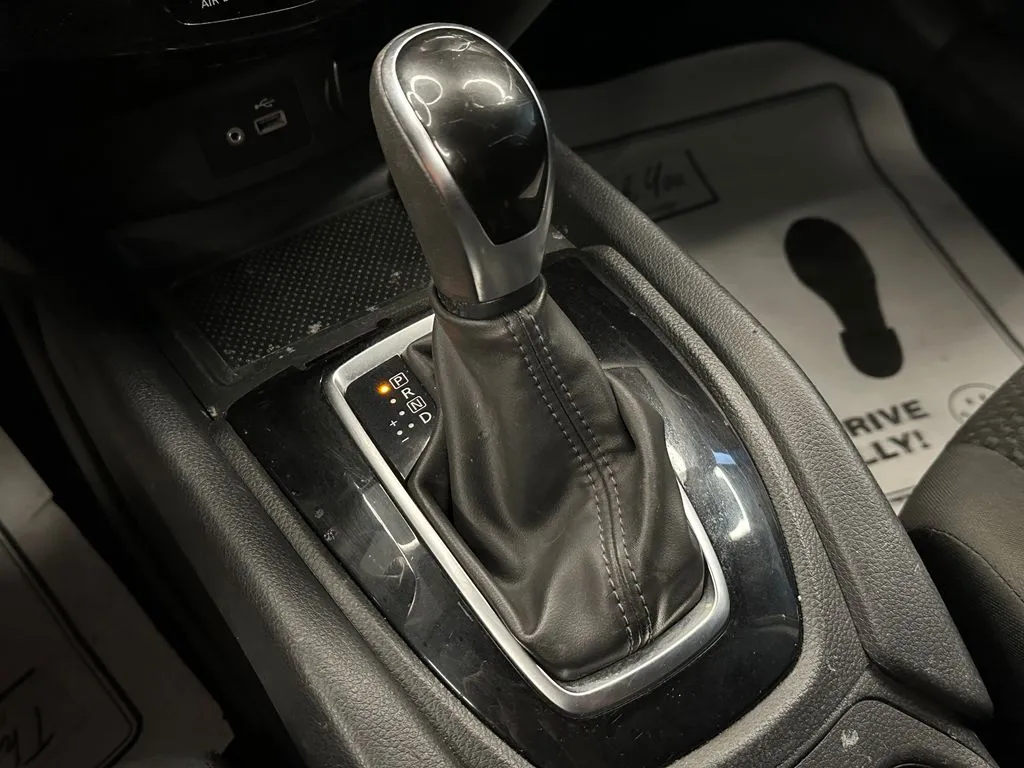 Nissan Rogue Sport photo 16