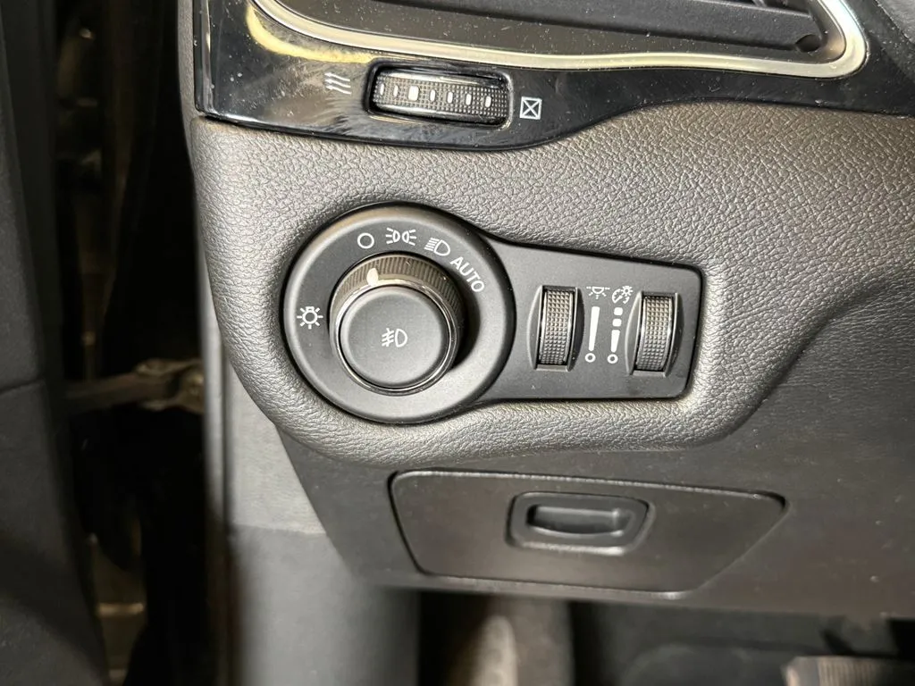 Jeep Cherokee photo 20