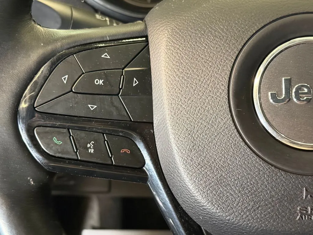 Jeep Cherokee photo 11