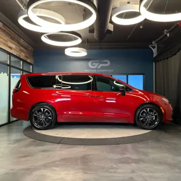 Photos of 2026 Chrysler Pacifica Select for sale in Kaysville, UT at GP Motor Company