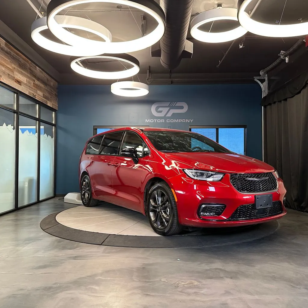 2026 Chrysler Pacifica Select's photo