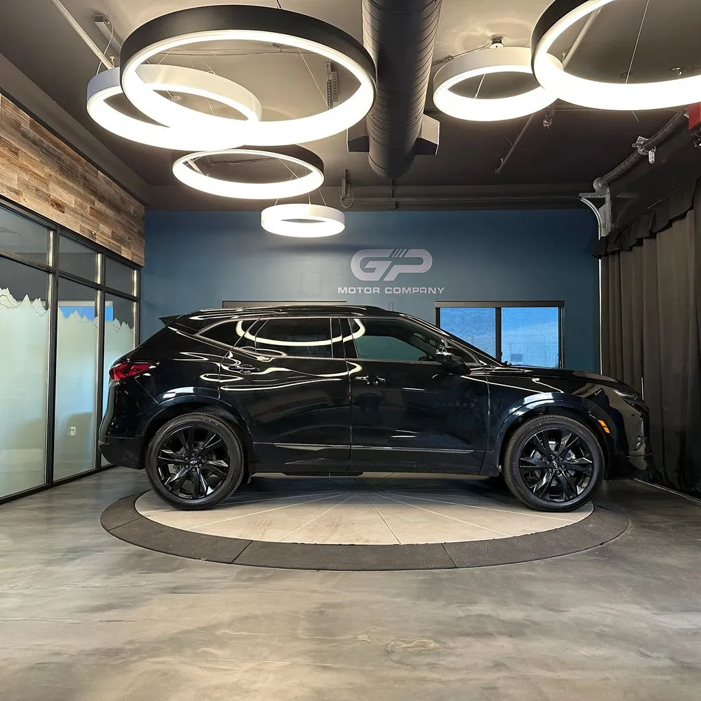 Chevrolet Blazer photo 2
