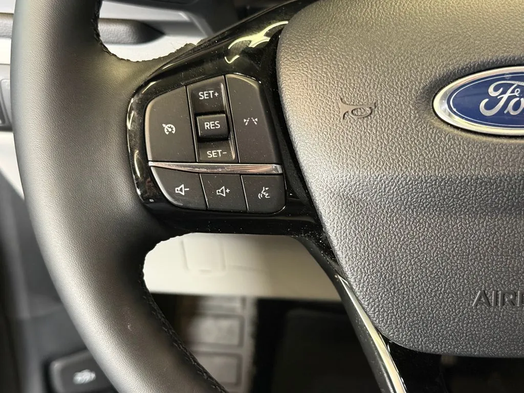 Ford Explorer photo 11