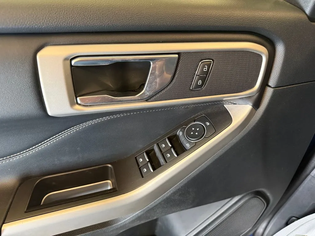 Ford Explorer photo 19