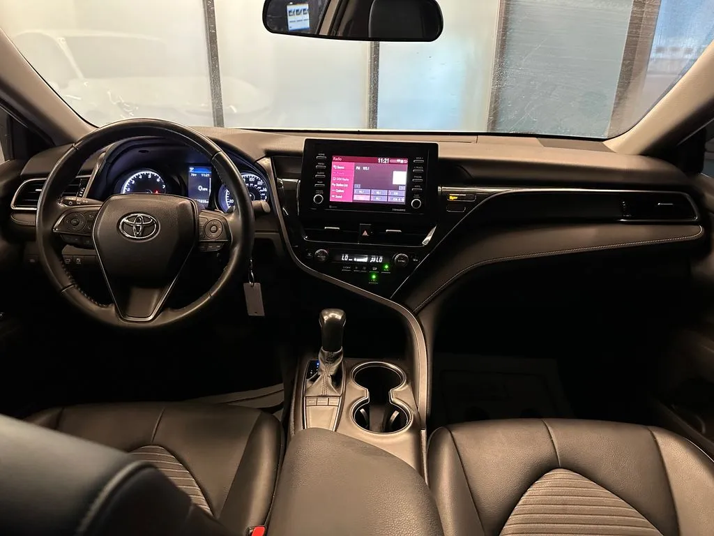 Toyota Camry photo 9