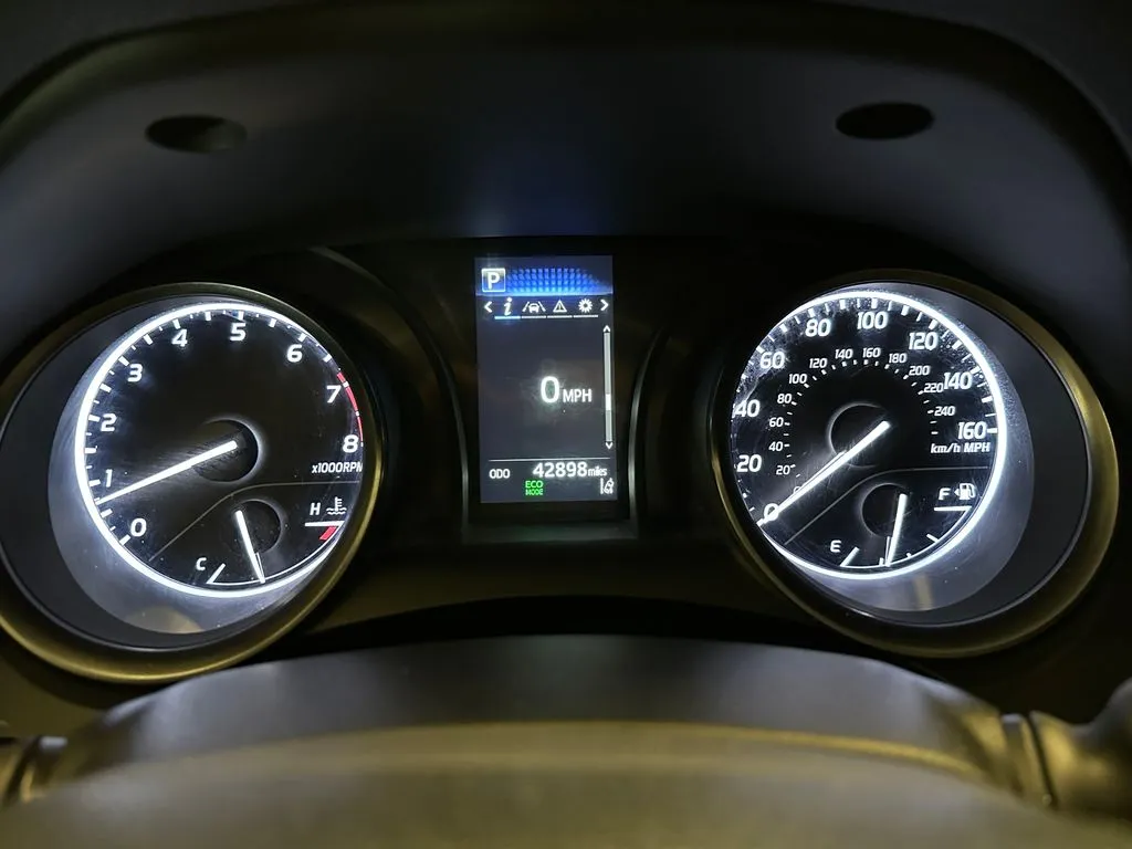 Toyota Camry photo 10