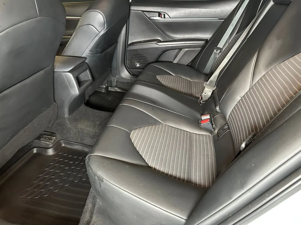 Toyota Camry photo 21