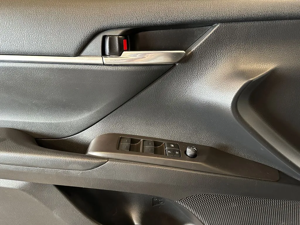 Toyota Camry photo 19
