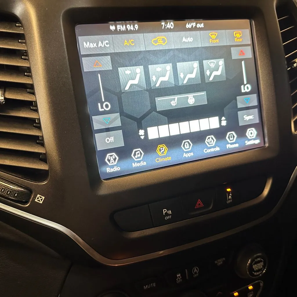 Jeep Cherokee photo 15