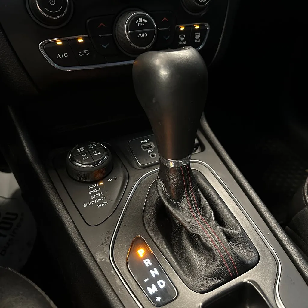 Jeep Cherokee photo 17