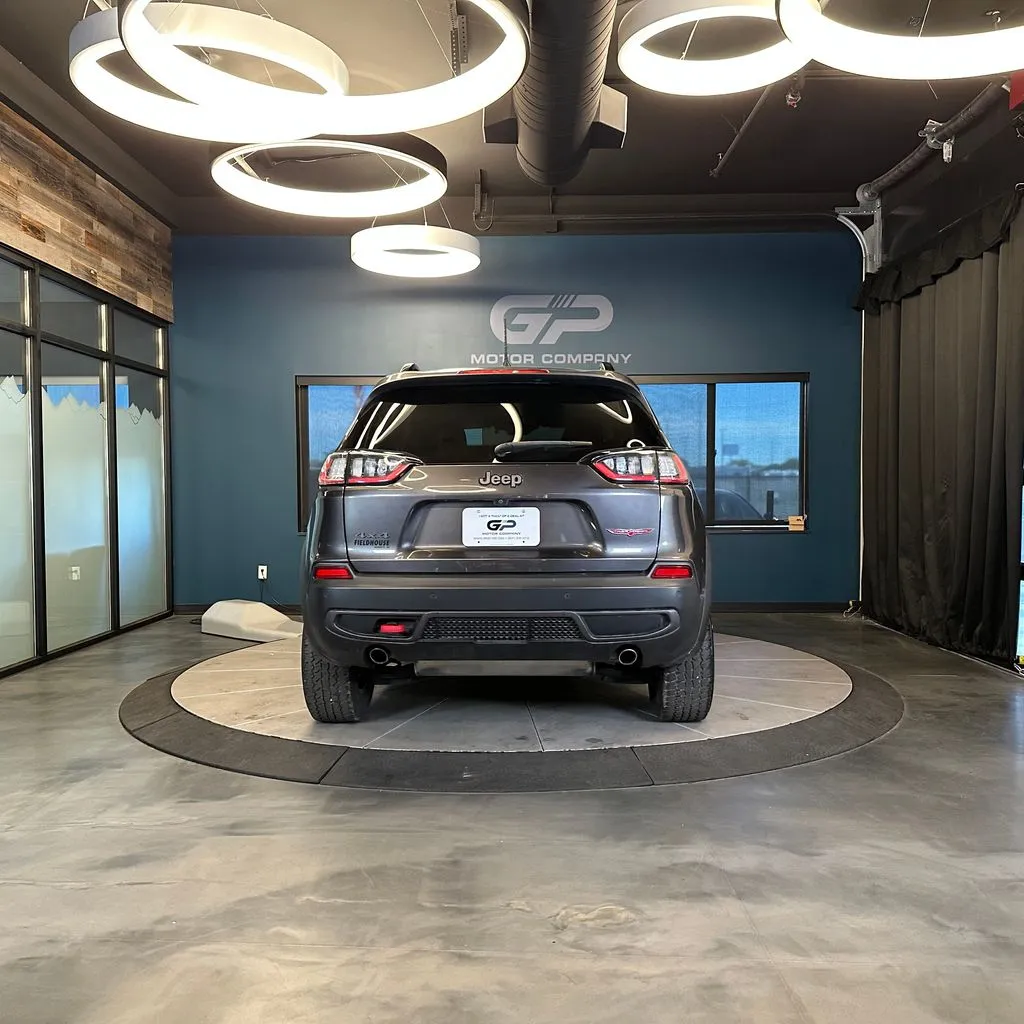 Jeep Cherokee photo 4