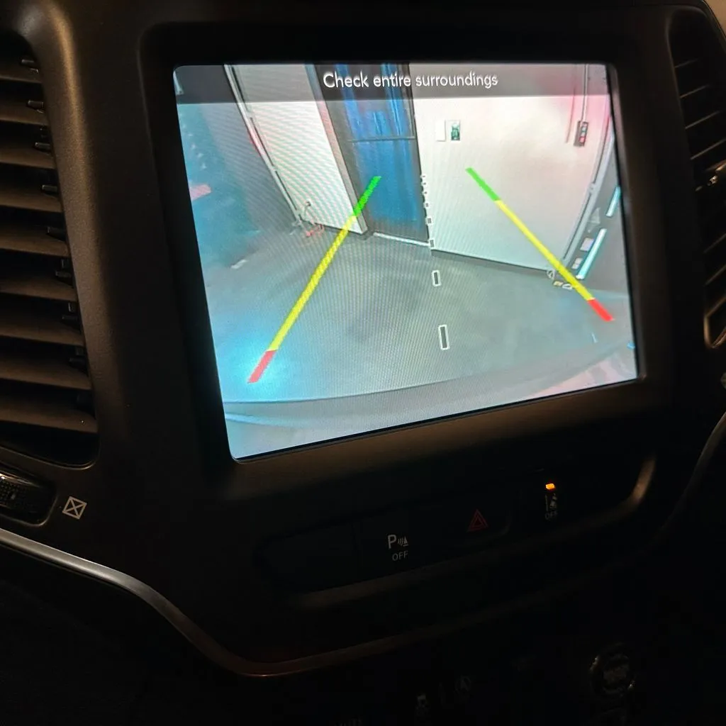 Jeep Cherokee photo 14