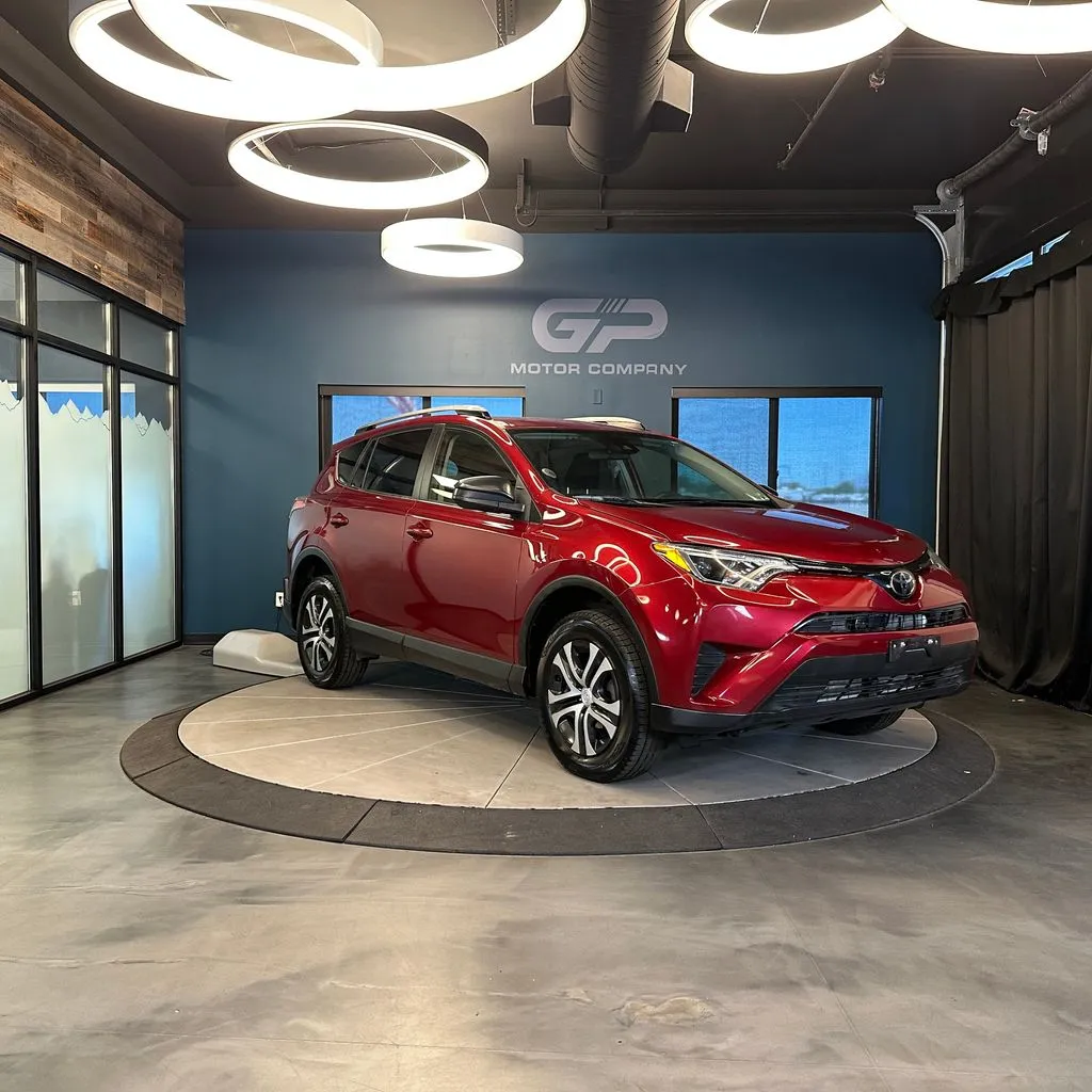 2018 Toyota RAV4 LE AWD's photo