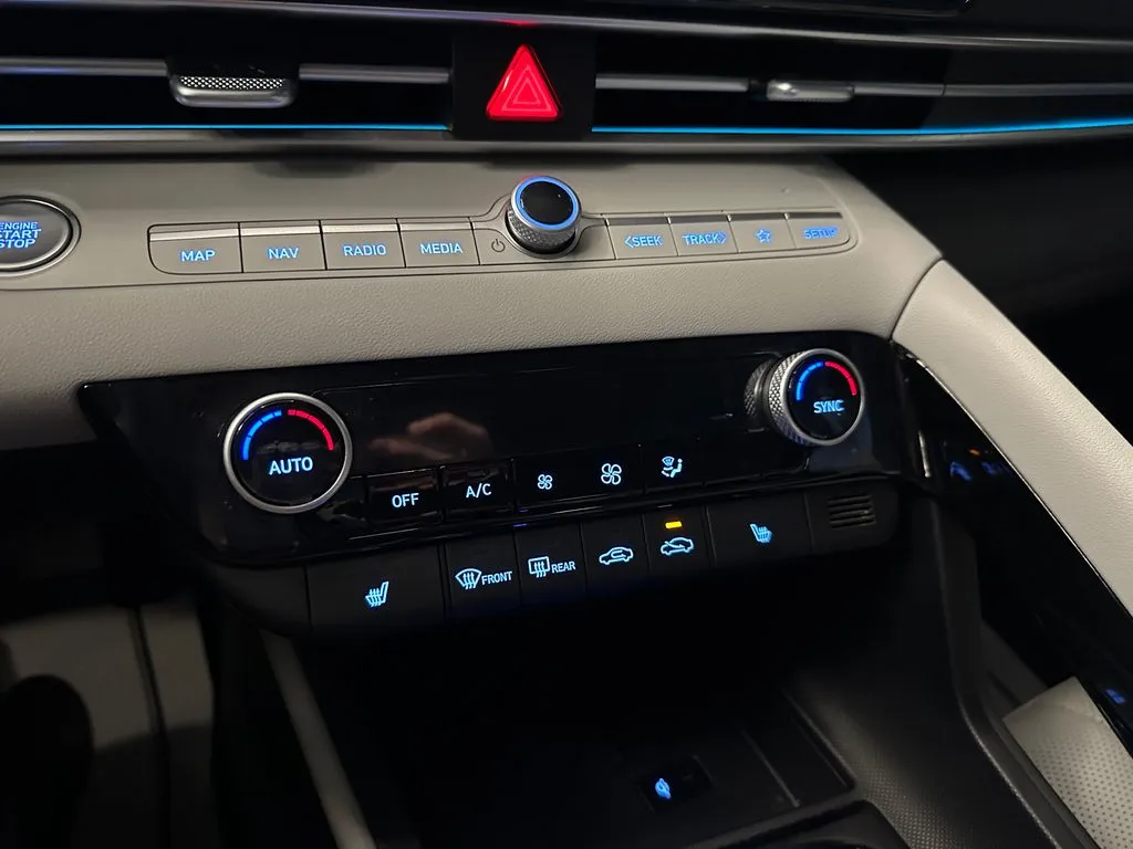 Hyundai Elantra photo 15