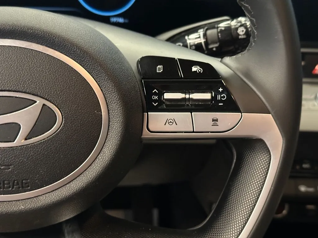 Hyundai Elantra photo 12