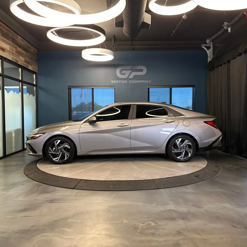 Hyundai Elantra photo 6