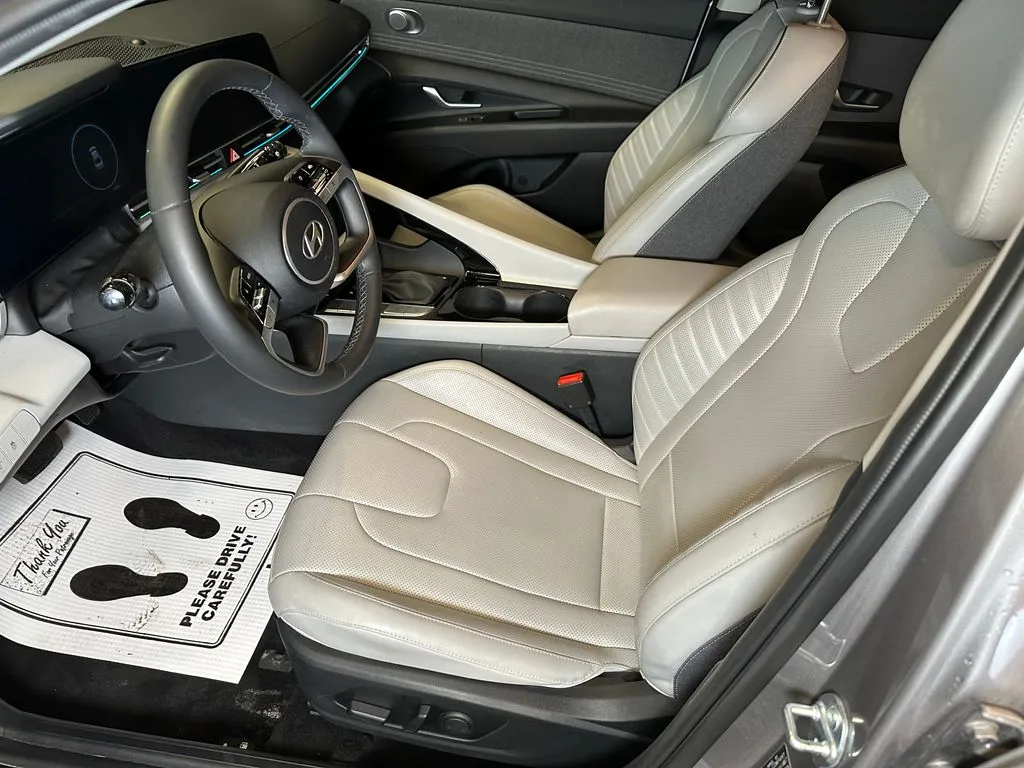 Hyundai Elantra photo 20