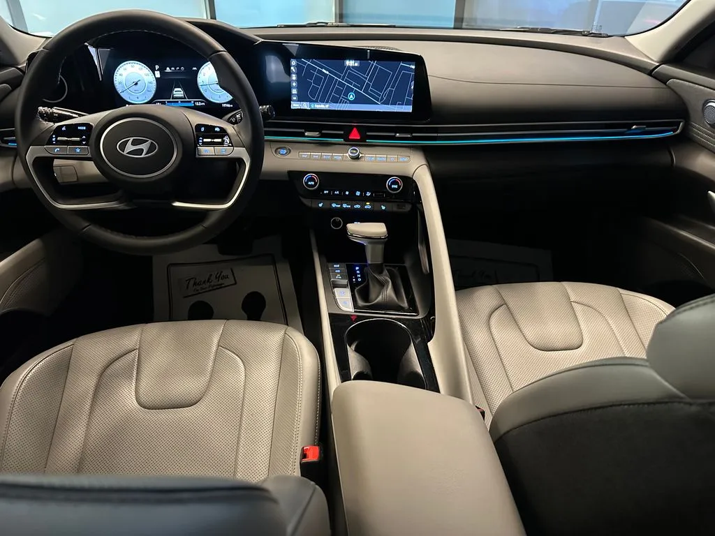 Hyundai Elantra photo 9