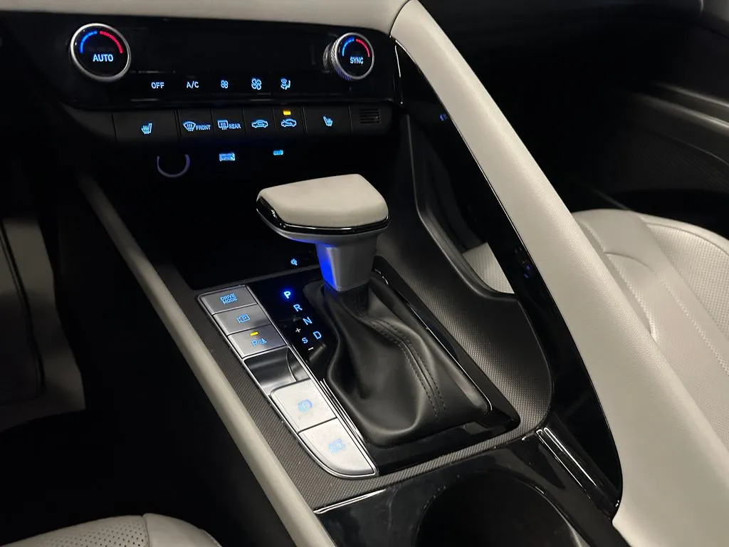 Hyundai Elantra photo 16