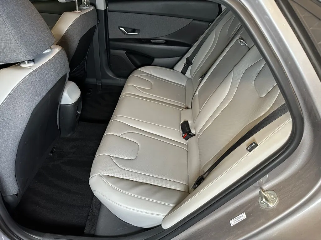 Hyundai Elantra photo 21