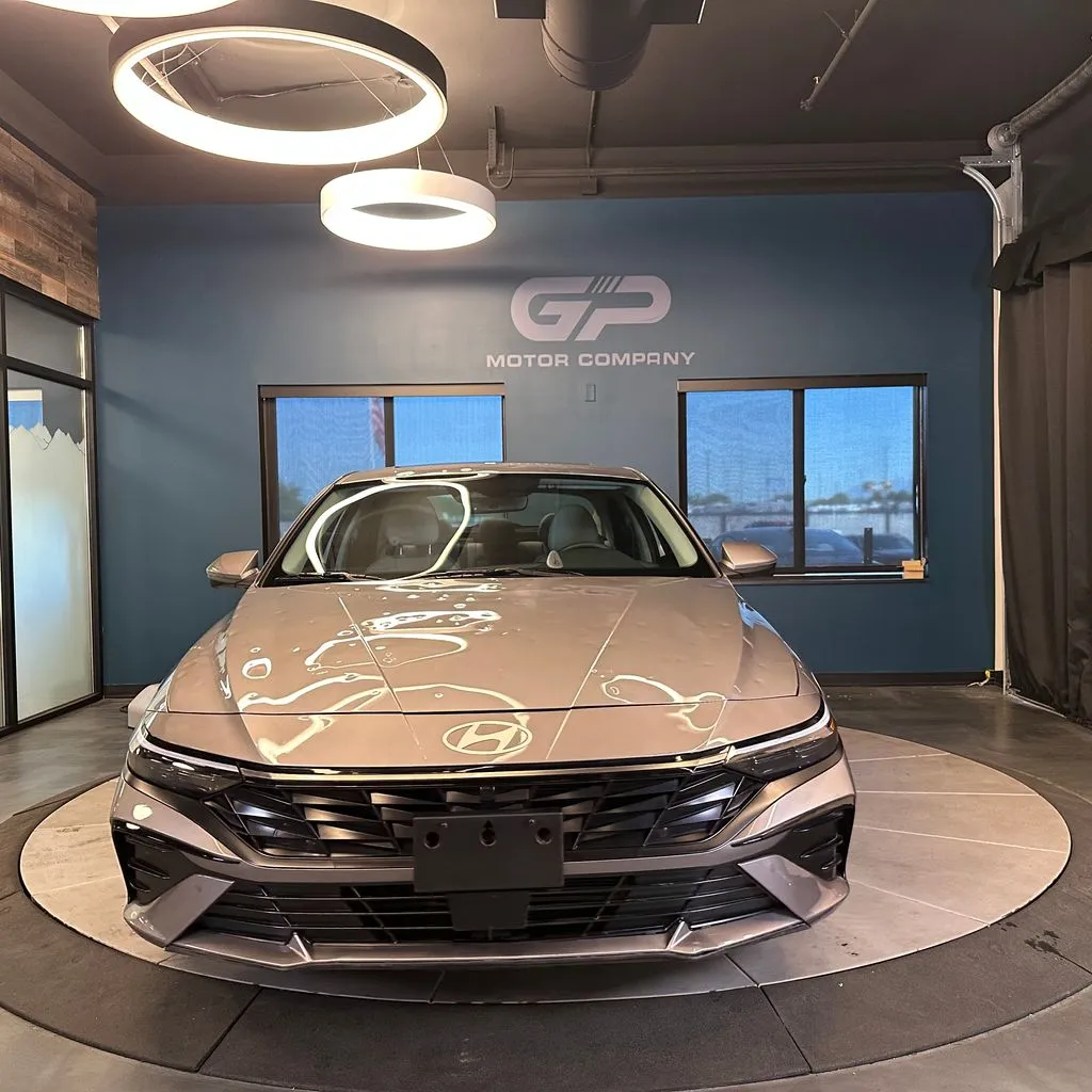 Hyundai Elantra photo 8