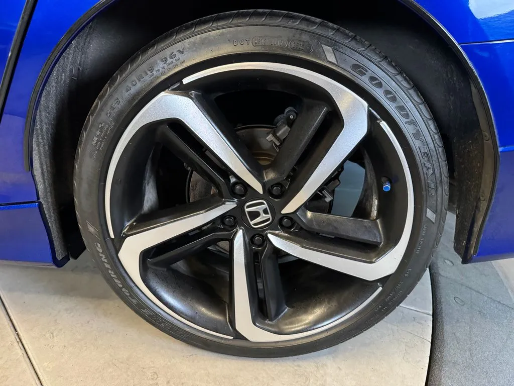 Honda Accord photo 25