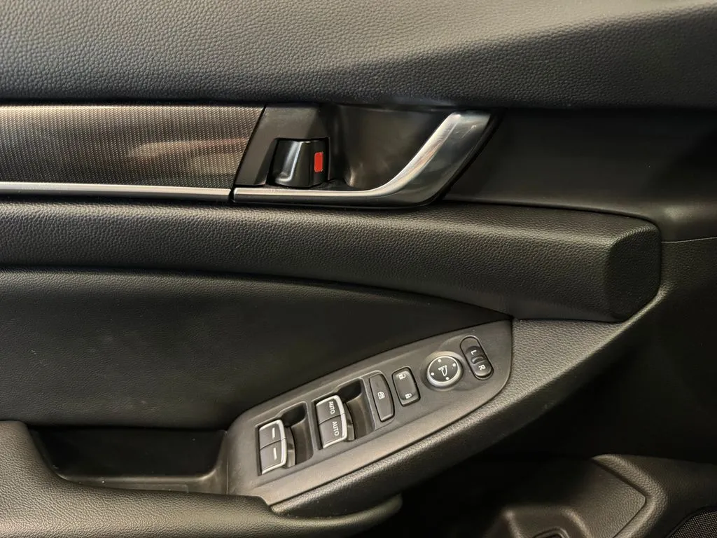 Honda Accord photo 19