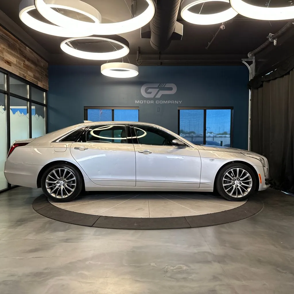 Cadillac CT6 photo 2