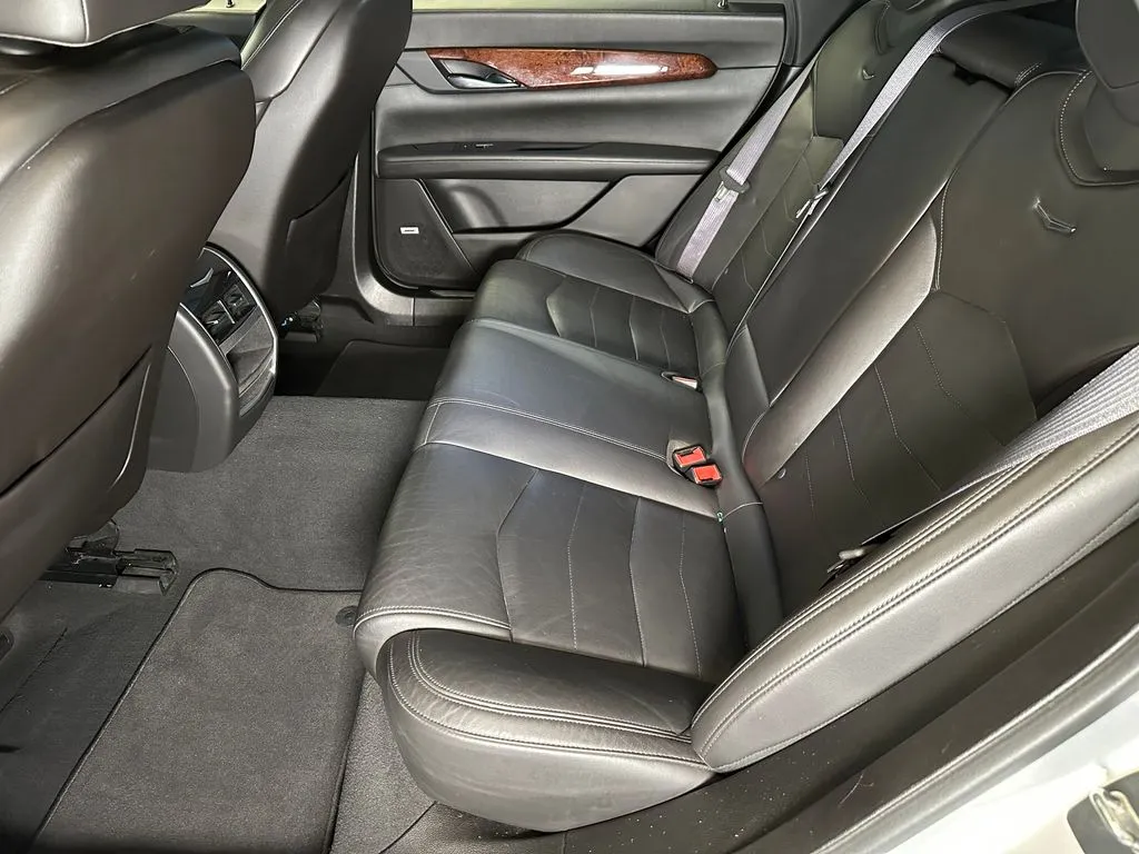Cadillac CT6 photo 21