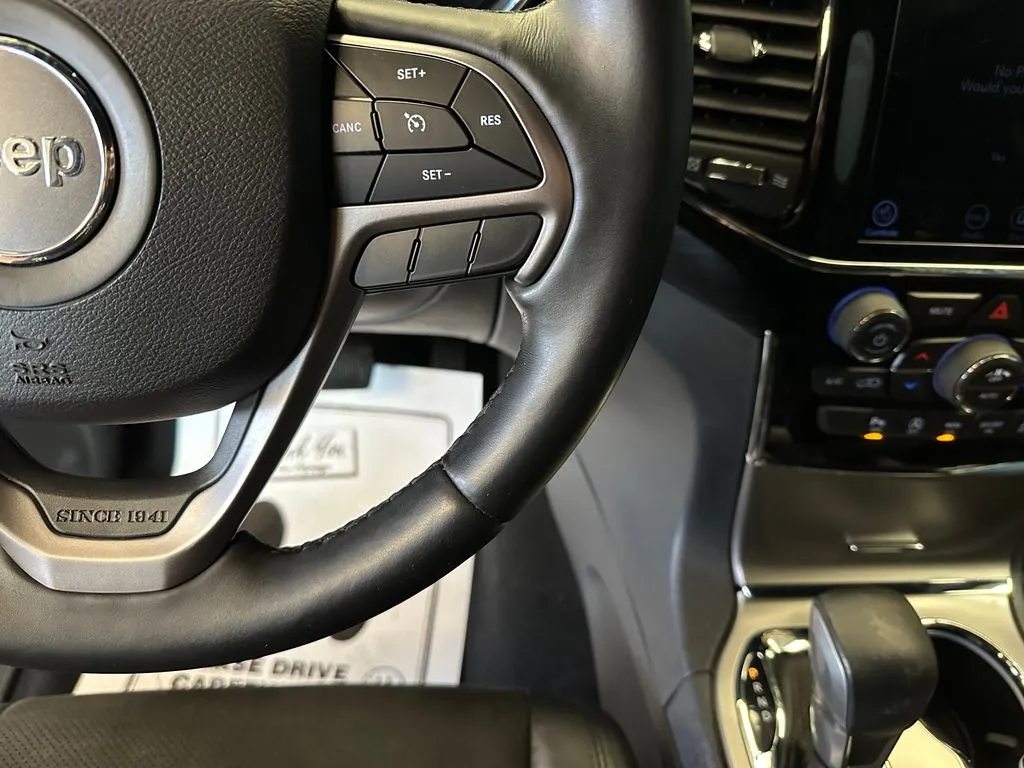 Jeep Grand Cherokee photo 12