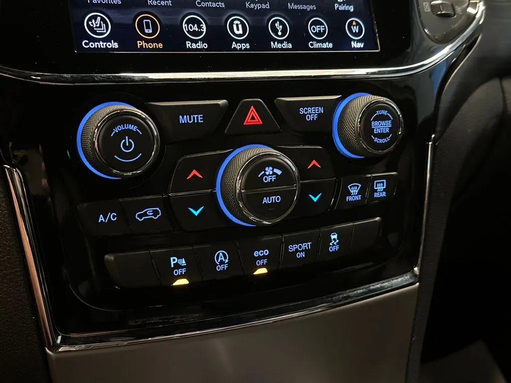 Jeep Grand Cherokee photo 15