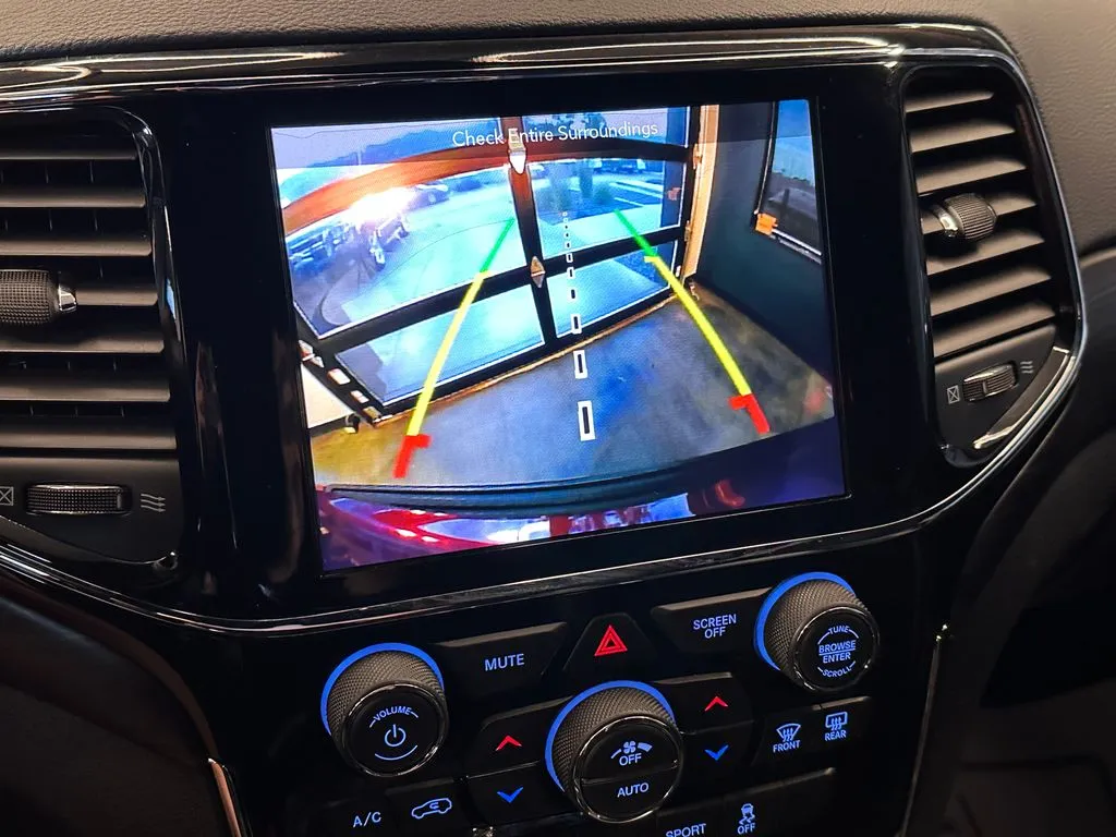 Jeep Grand Cherokee photo 14