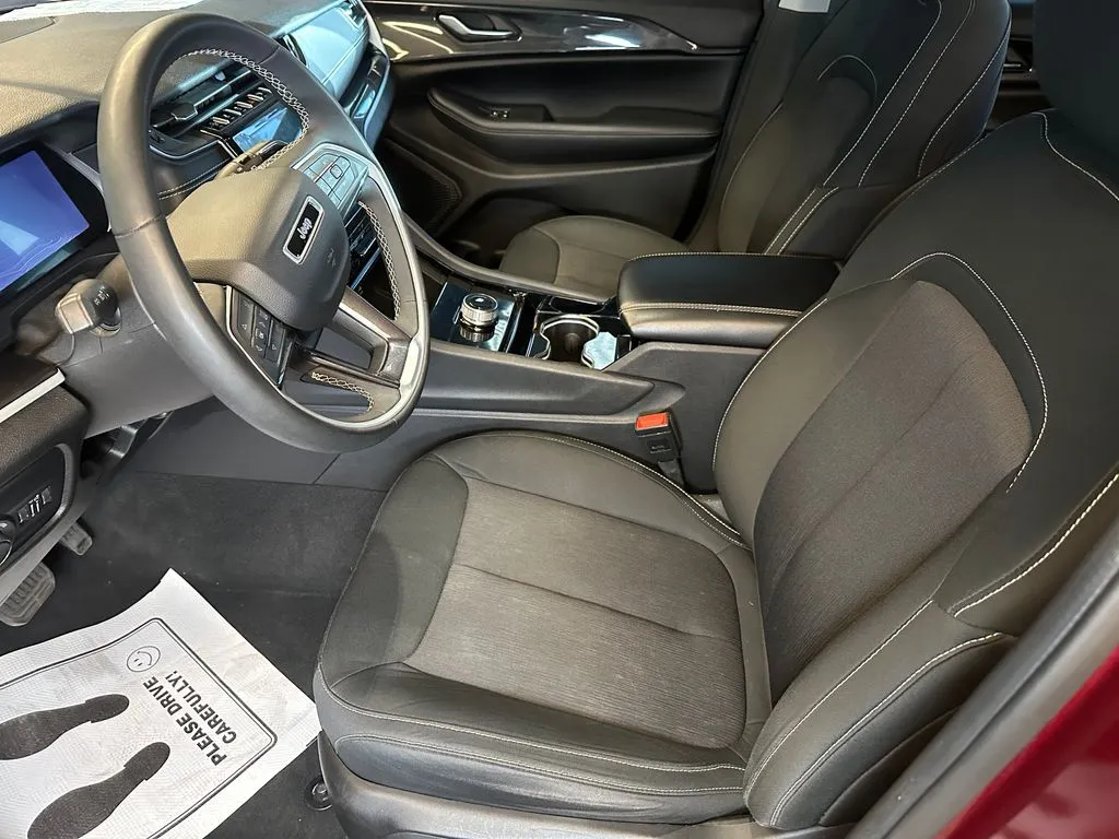Jeep Grand Cherokee photo 19