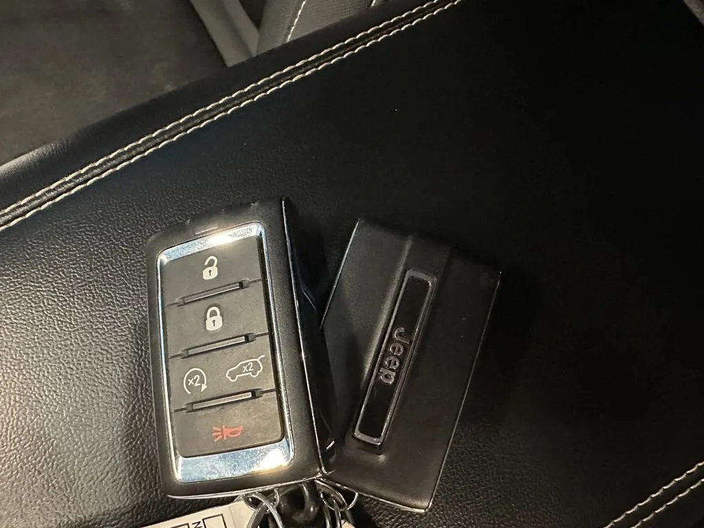 Jeep Grand Cherokee photo 16