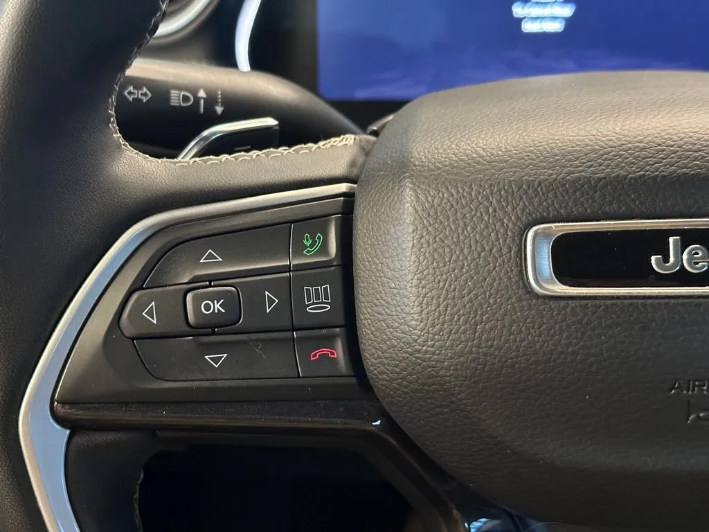 Jeep Grand Cherokee photo 11