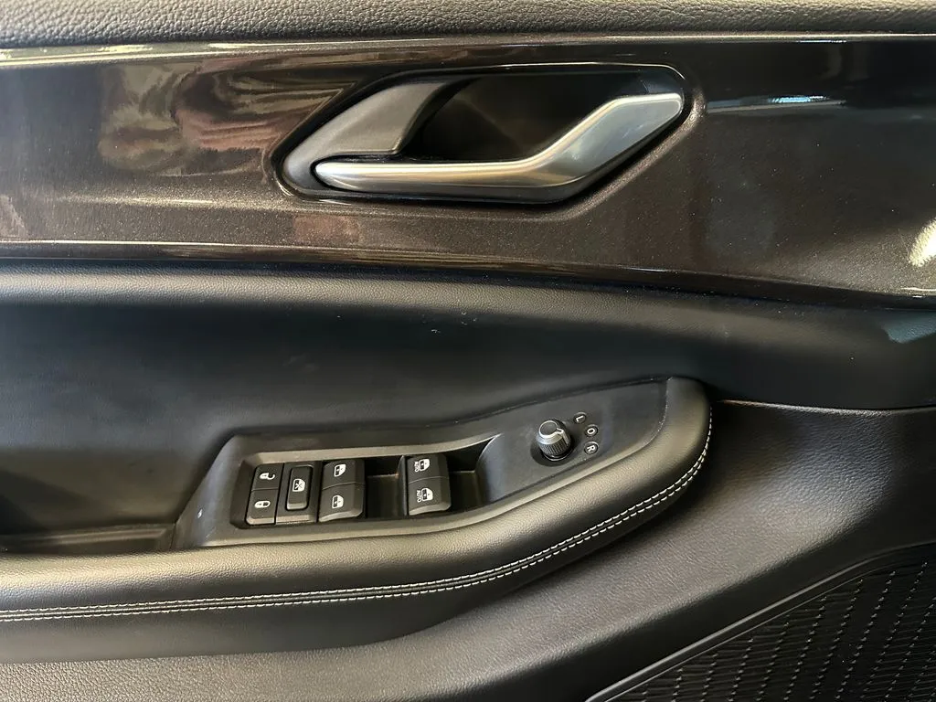 Jeep Grand Cherokee photo 18